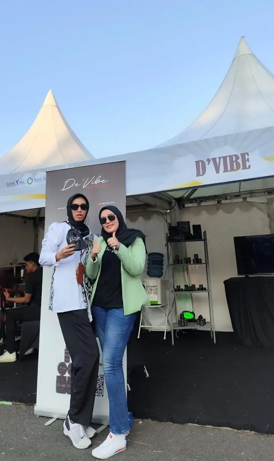 De'vibe Membawa Aura Positif dan Kepercayaan Diri De'vibe Membawa Aura Positif dan Kepercayaan Diri