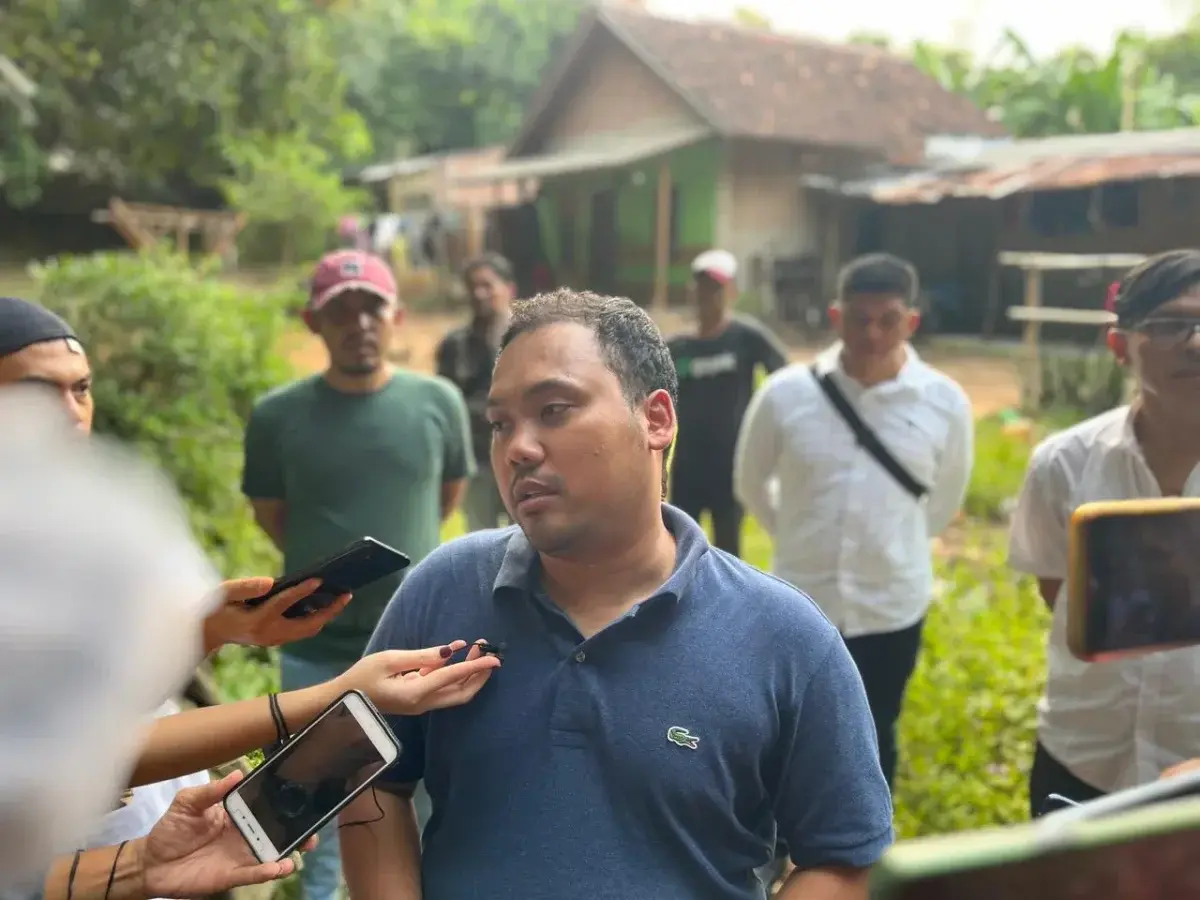 Polisi Datangi Gledah Rumah Nenek Pegi di Cirebon Polisi Datangi Gledah Rumah Nenek Pegi di Cirebon