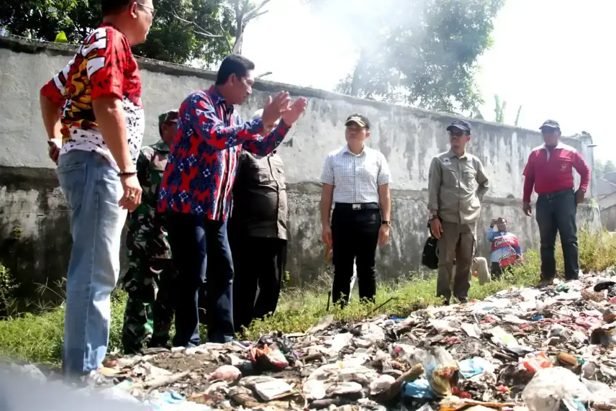 Pembersihan Sampah Pantai Baro Gebang