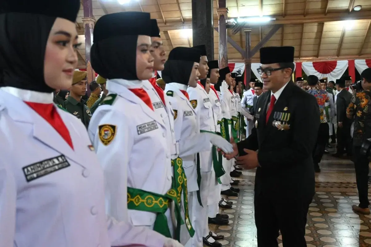 Pj Bupati Cirebon Kukuhkan Angota Paskibraka