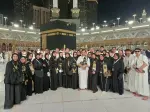 Caption : Jama'ah Umroh UGJ, berdoa bersama di depan Ka'bah untuk kemajuan kampus