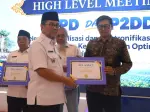 Caption : Kinerja PBB-P2 Diapresiasi, Bupati Imron Berikan Hadiah Umrah untuk Pemdes Caption : Kinerja PBB-P2 Diapresiasi, Bupati Imron Berikan Hadiah Umrah untuk Pemdes