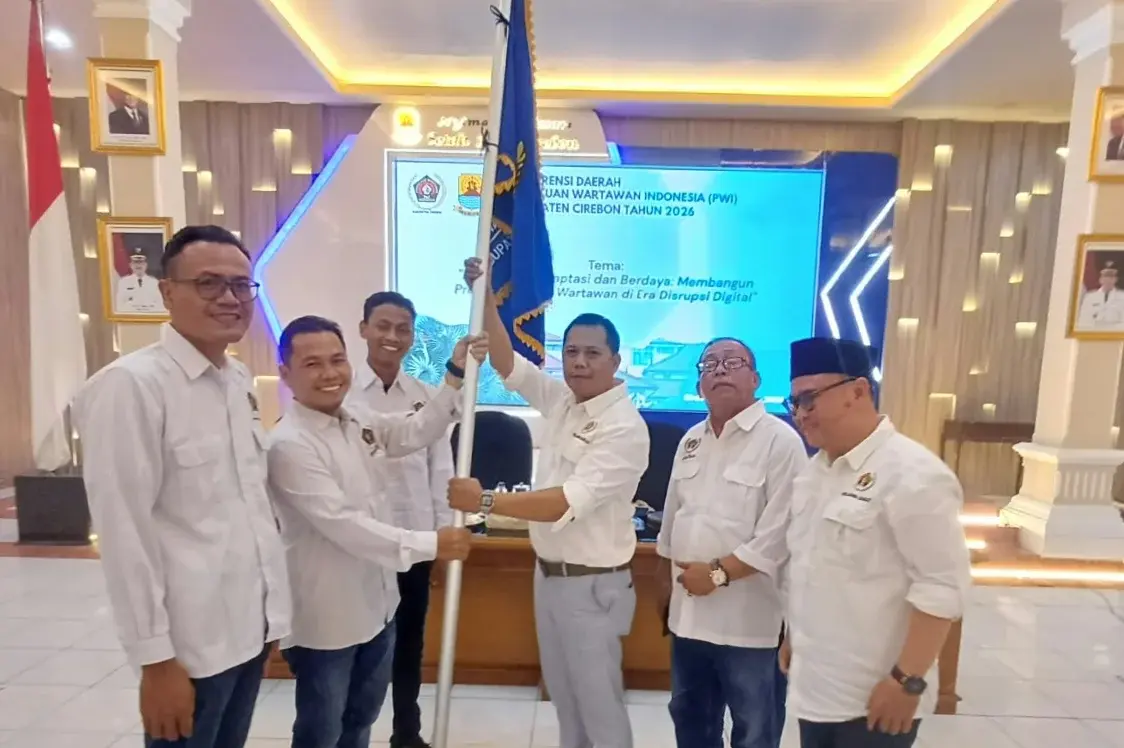 Caption : Mamat Rahmat terpilih secara aklamasi sebagai Ketua PWI Kabupaten Cirebon periode 2026-2029 dalam Konferensi Daerah (Konferda) PWI Kabupaten Cirebon yang digelar di Ruang Nyimas Gandasari, Kantor Bupati Cirebon, Rabu (7/10/2026).